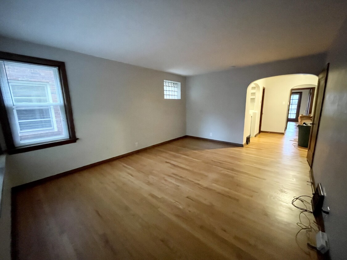 Living Room - 6615 Devonshire Ave