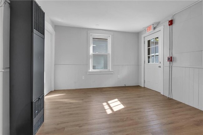 Building Photo - 415 Broad St