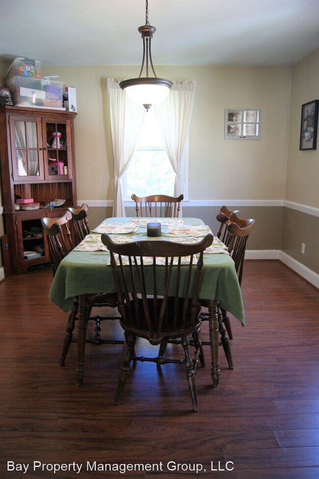 Building Photo - 3 br, 1.5 bath House - 3121 Woodring Ave