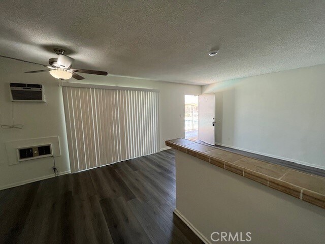 Building Photo - 686 E Cottonwood Rd