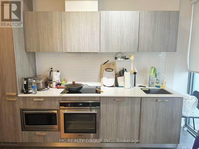 Building Photo - 50 Charles St E