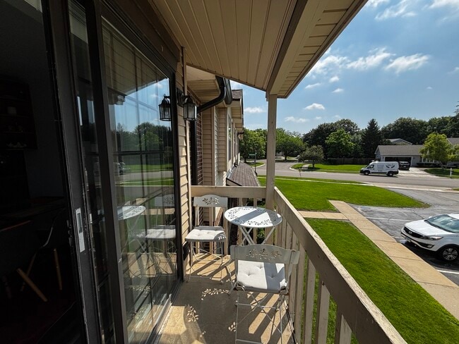 Building Photo - 353 S Whispering Hills Dr