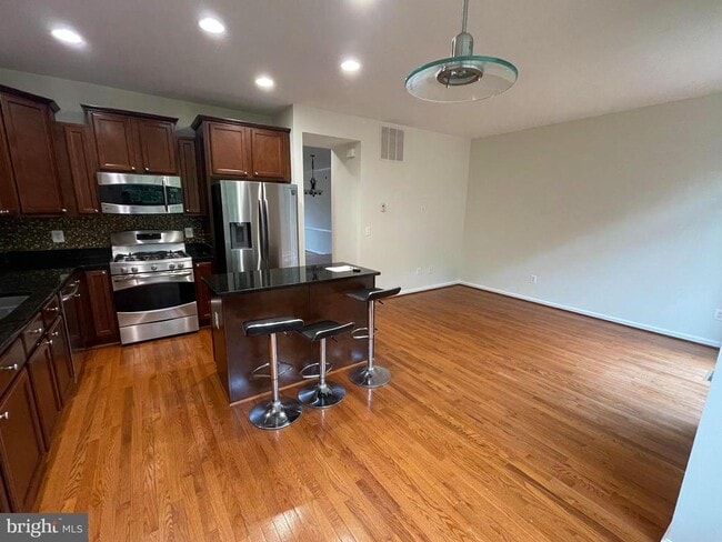 Foto del edificio - 327 Woodstream Blvd