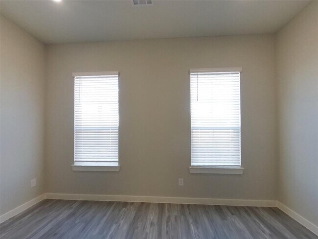 Foto del edificio - 9835 Willow Creek Commerce Dr