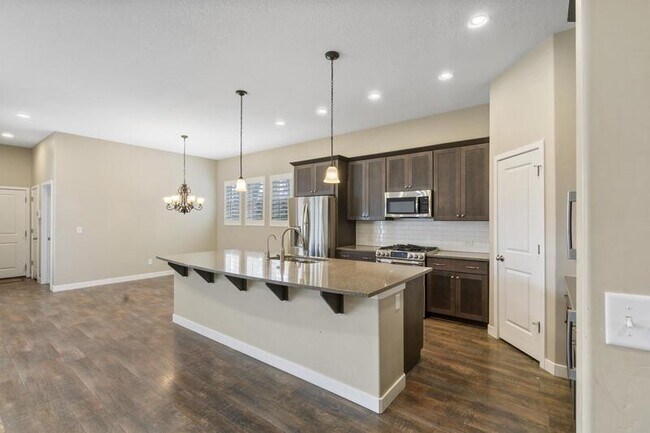 Foto del edificio - 5293 West Burntside Avenue