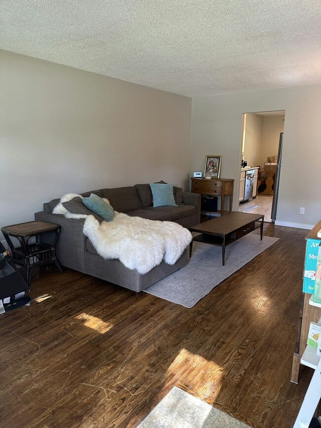 Foto del edificio - 360 57th Ave NE