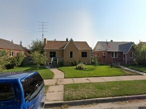 Building Photo - 109 W 3rd Ave
