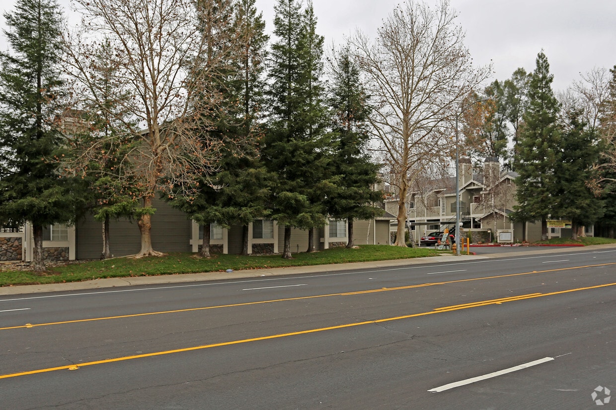 Building Photo - Camino Woods