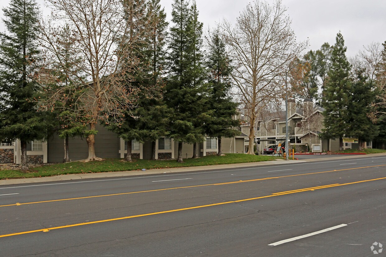Foto del edificio - Camino Woods