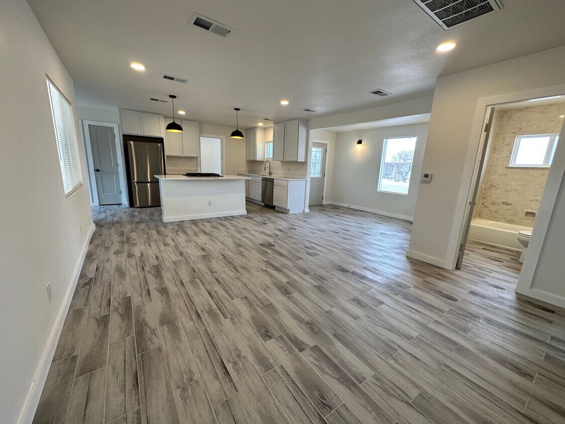 Primary Photo - Just Remodeled, Stunning Upgrades! LARGE S...