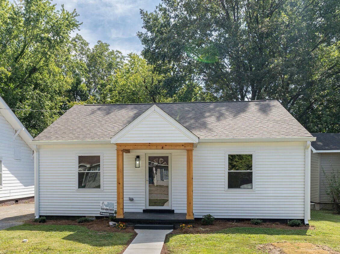 Primary Photo - 418 W King St