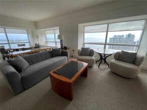 Building Photo - 1435 Brickell Ave