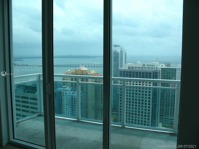 Building Photo - 950 Brickell Bay Dr