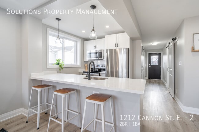 Building Photo - **2 bedroom Main Floor with Modern finishes AVAILABLE Now!**