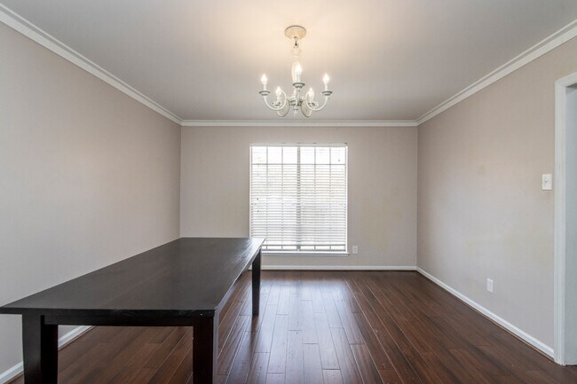 Building Photo - 12605 Pleasant View Dr
