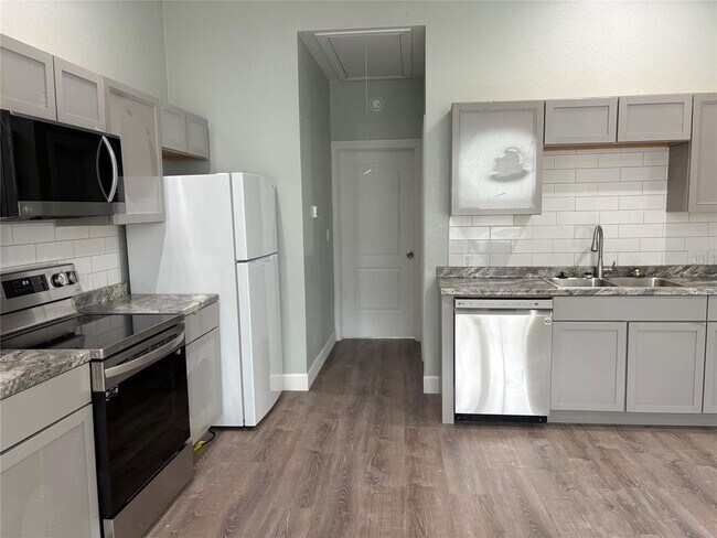 Foto del edificio - 120 Boxwoods Ln