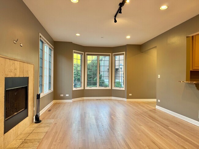Building Photo - 1522 Stonegate Manor