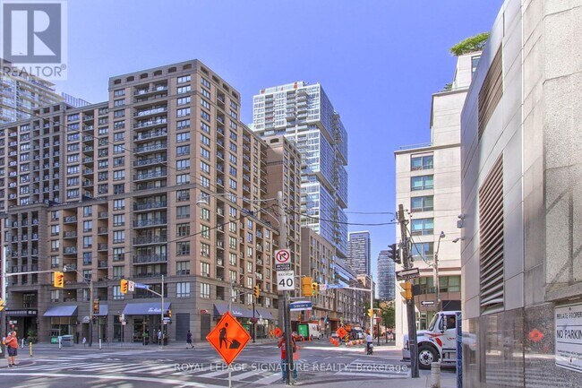 Photo du bâtiment - 199 Richmond St W