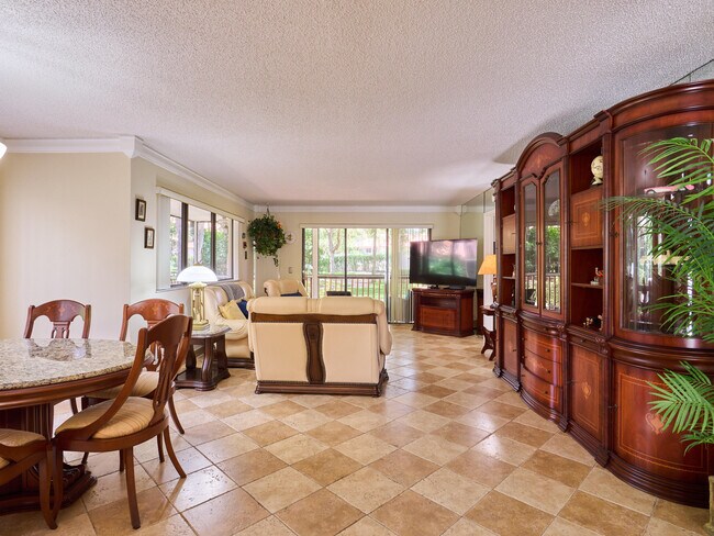 Foto del edificio - 563 Brackenwood Pl