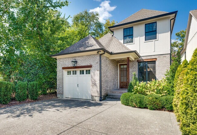 Building Photo - Stunning 4BE/3.5BA home in the heart of Green Hills!