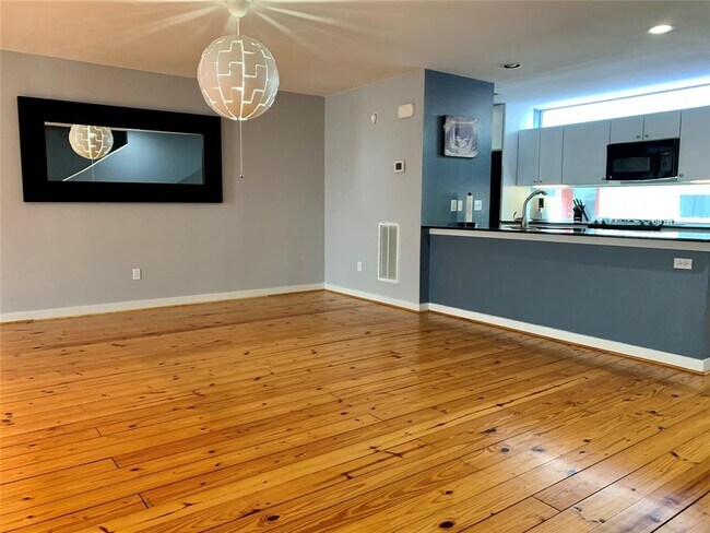 Building Photo - 3209 Yellowstone Park Dr