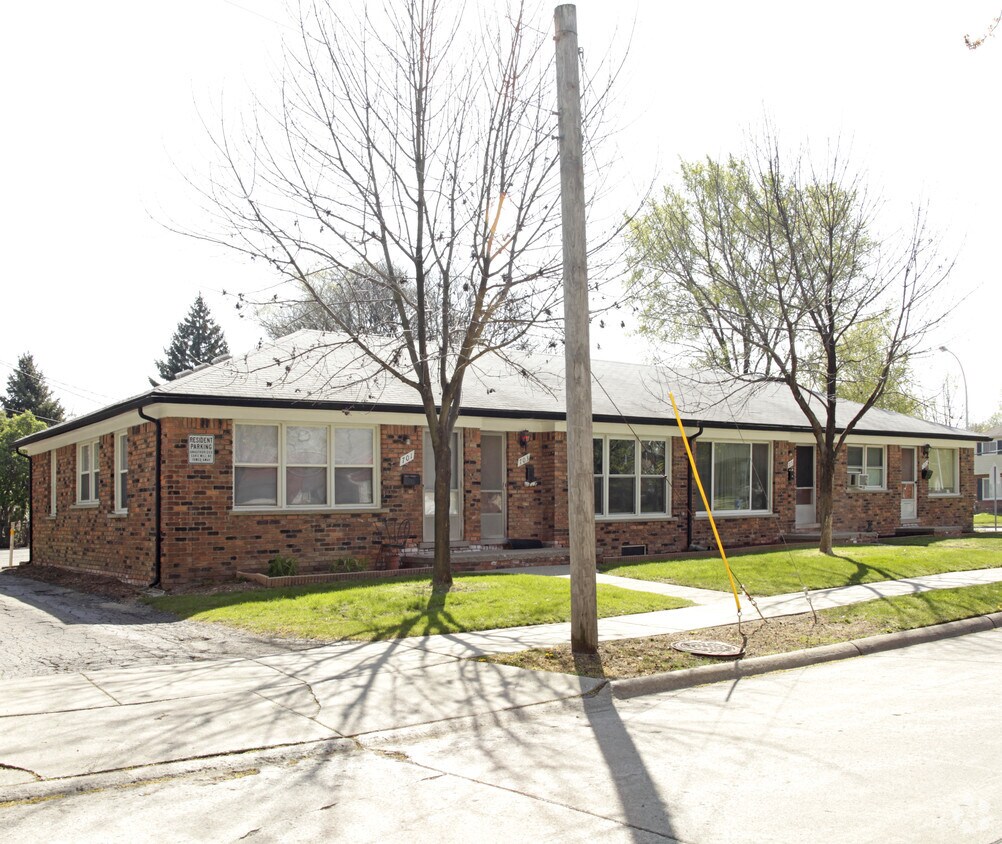Building Photo - 701 E 13 Mile Rd