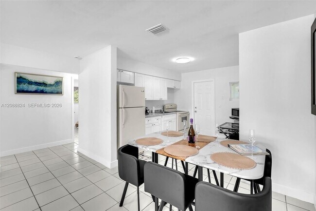 Building Photo - 1255 NW 32nd Ct
