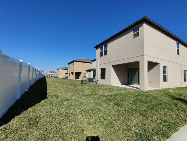 Building Photo - 4713 Ron Eddie Pl Tampa, FL 33619
