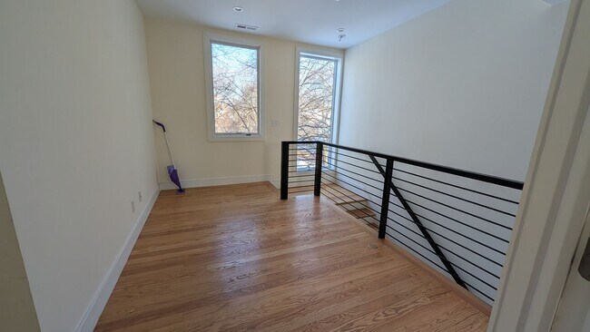 Foto del edificio - Bright, Luxurious 3-Bed, 2.5 Bath Brookline Apartment Near the T