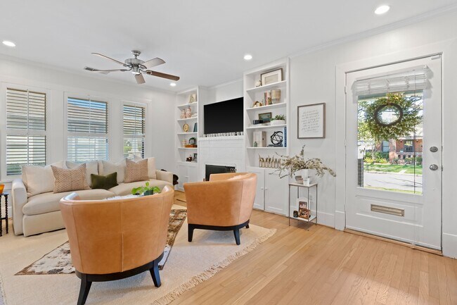 Foto del edificio - 1002 W Cottage St