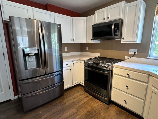 Building Photo - 3BD 3Bath Updated Home in Great Condition!