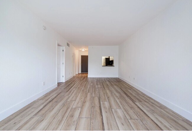 Foto del edificio - 877 NE 91st Ter