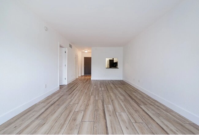 Building Photo - 877 NE 91st Ter