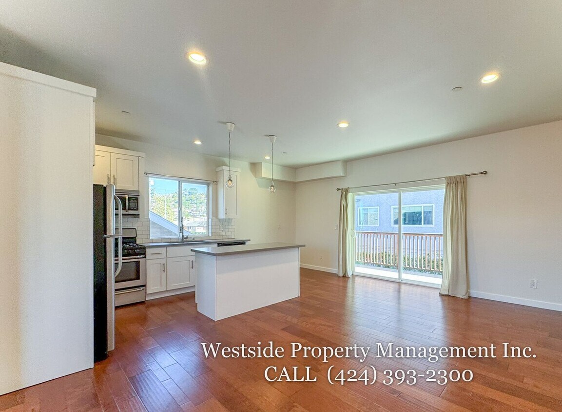 Great Townhouse Style 2BD/2.5BA W/Private... - Great Townhouse Style 2BD/2.5BA  W/Private...
