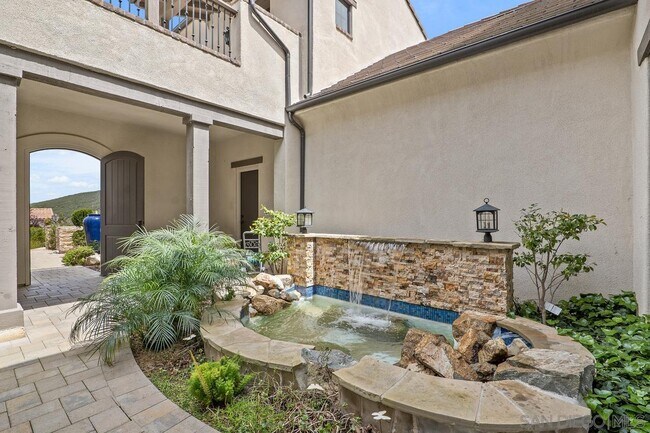 Building Photo - 965 Pearl Dr