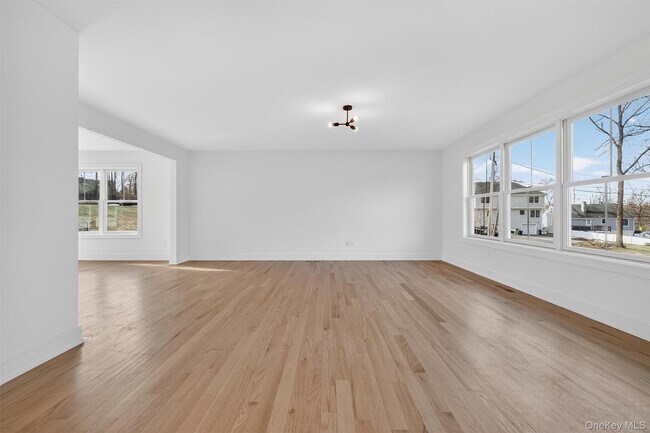 Foto del edificio - 2216 Crompond Rd