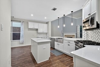 Building Photo - 26 Ebony Oaks Pl