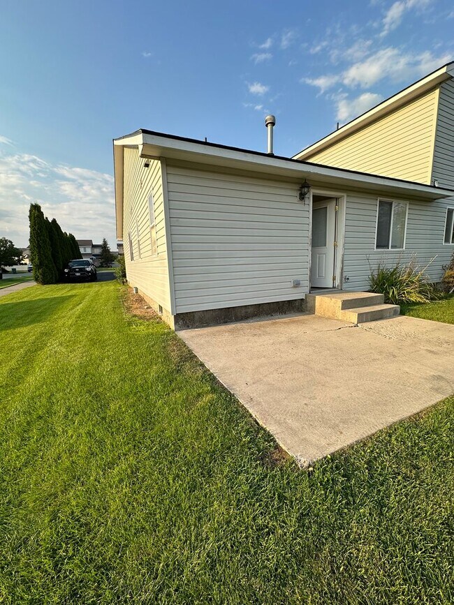 Building Photo - 6438 W Trestle St