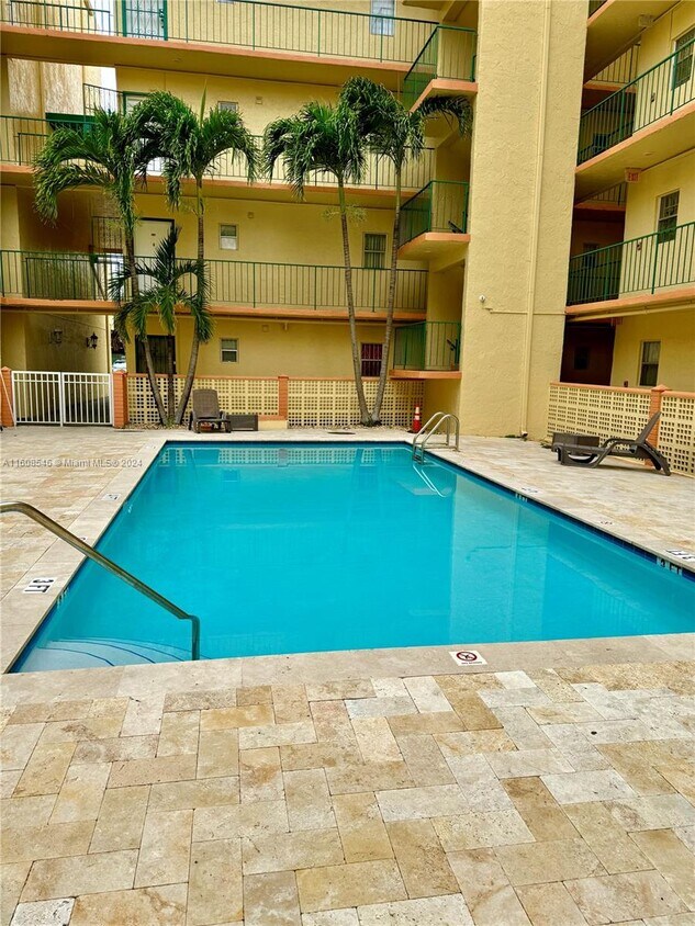 Foto principal - 4500 W 19th Ct