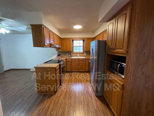 Foto del edificio - 941 W Crestview St