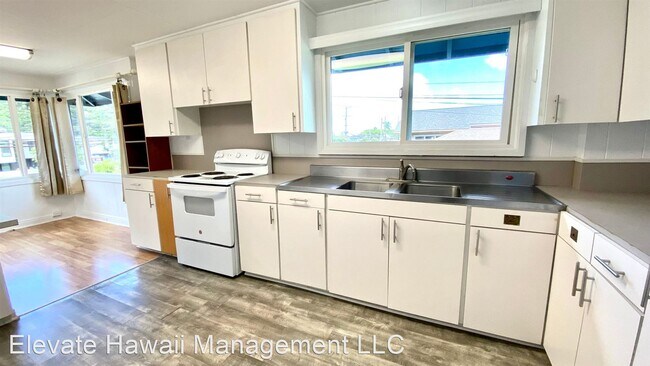 Building Photo - 3 br, 1.5 bath House - 3050 E Manoa Road