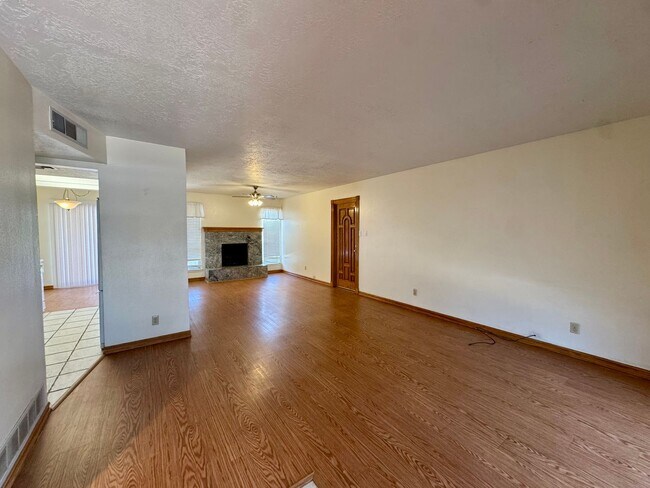 Building Photo - Bear Canyon Home