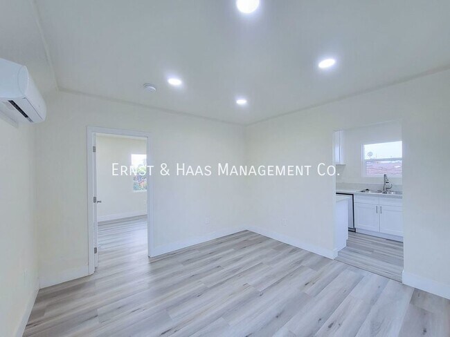 Building Photo - Recently Remodeled and Upgraded Apartment ...