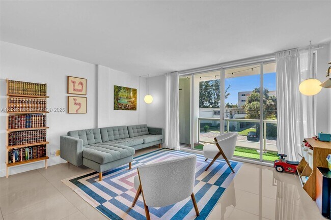 Building Photo - 9381 E Bay Harbor Dr
