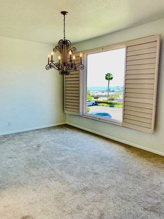 Foto del edificio - Perched above the stunning Dana Point Harbor, this gorgeous two-story condo offers breathtaking h...