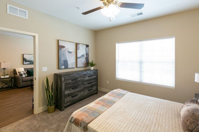 Foto del edificio - Brighton Crossing Apartments 1st Floor Large Apartment Available