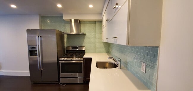 Building Photo - 263 Alexander Ave