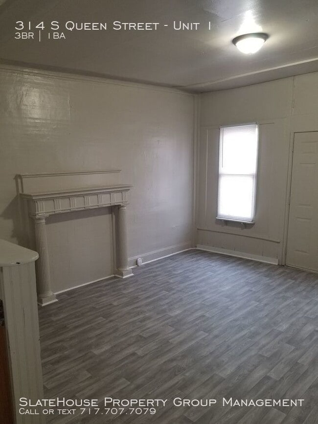 Building Photo - Great First Floor 3 Bedroom Apartment