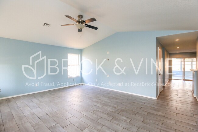 Foto del edificio - 920 Periwinkle Dr