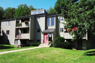 Cobblestone Square Apartments Photo